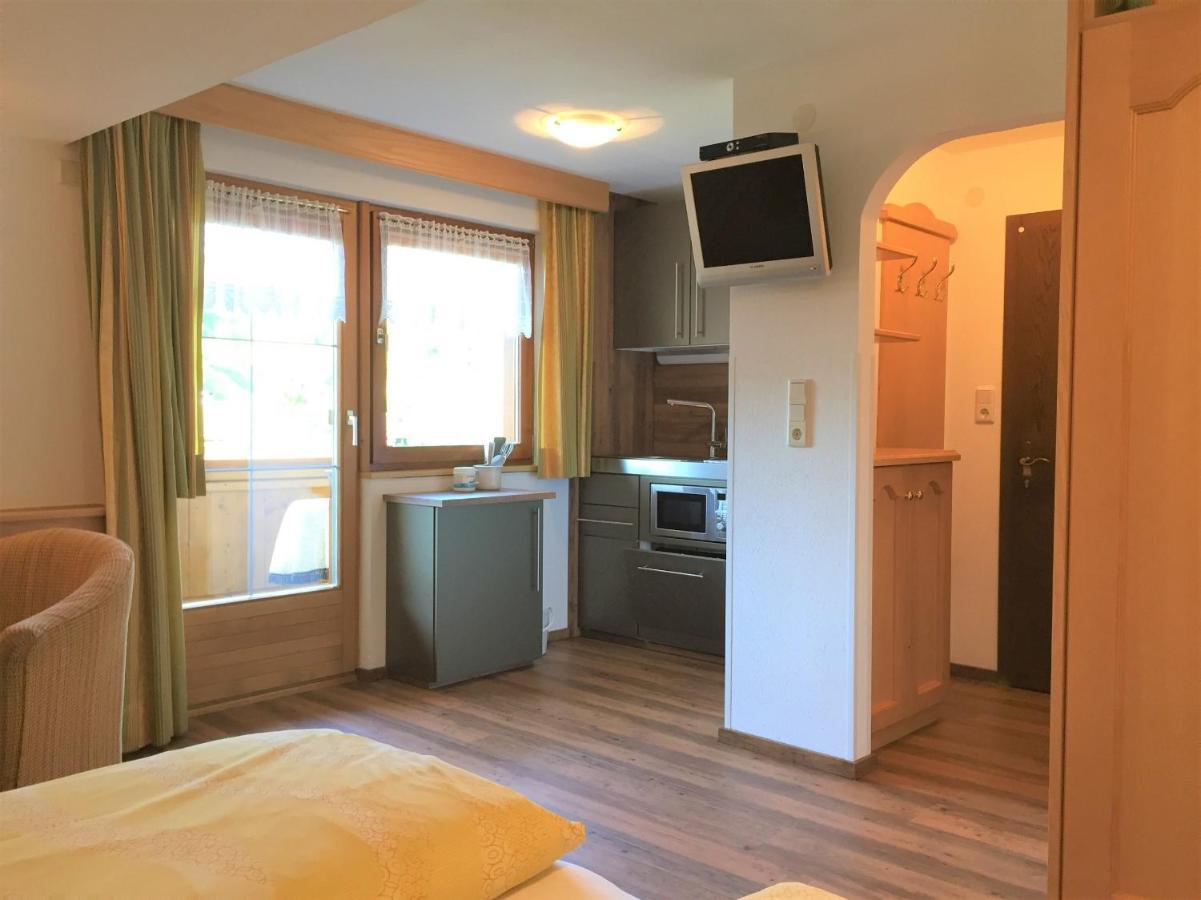 Ivos Sonnenpension Leutasch Buitenkant foto