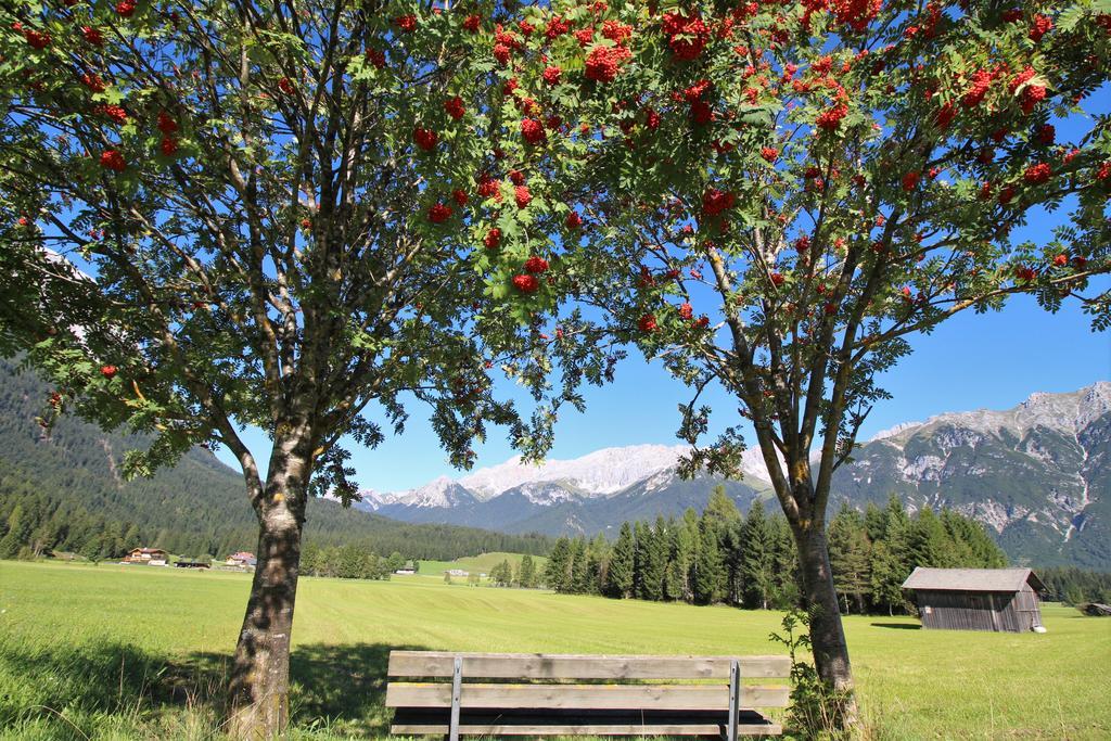 Ivos Sonnenpension Leutasch Buitenkant foto