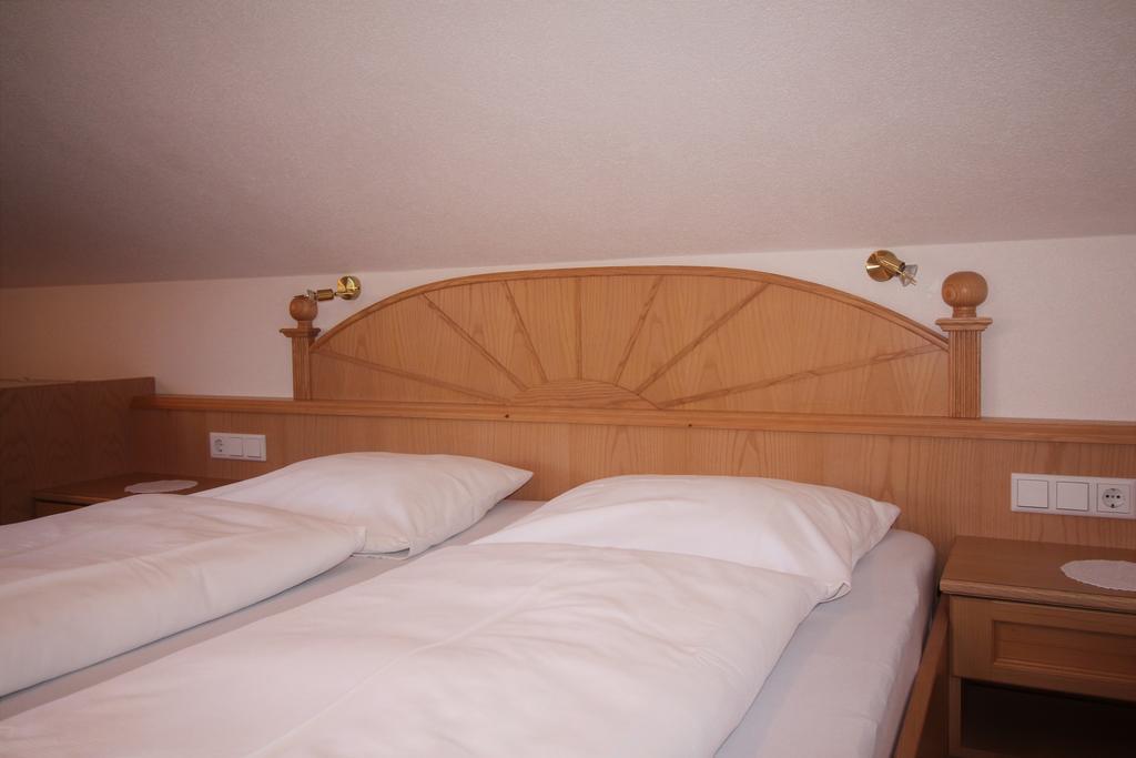 Ivos Sonnenpension Leutasch Buitenkant foto