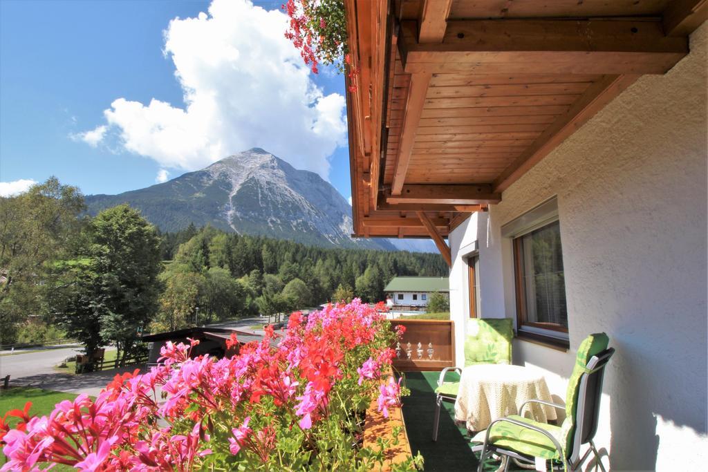 Ivos Sonnenpension Leutasch Buitenkant foto
