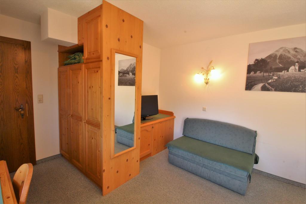 Ivos Sonnenpension Leutasch Buitenkant foto