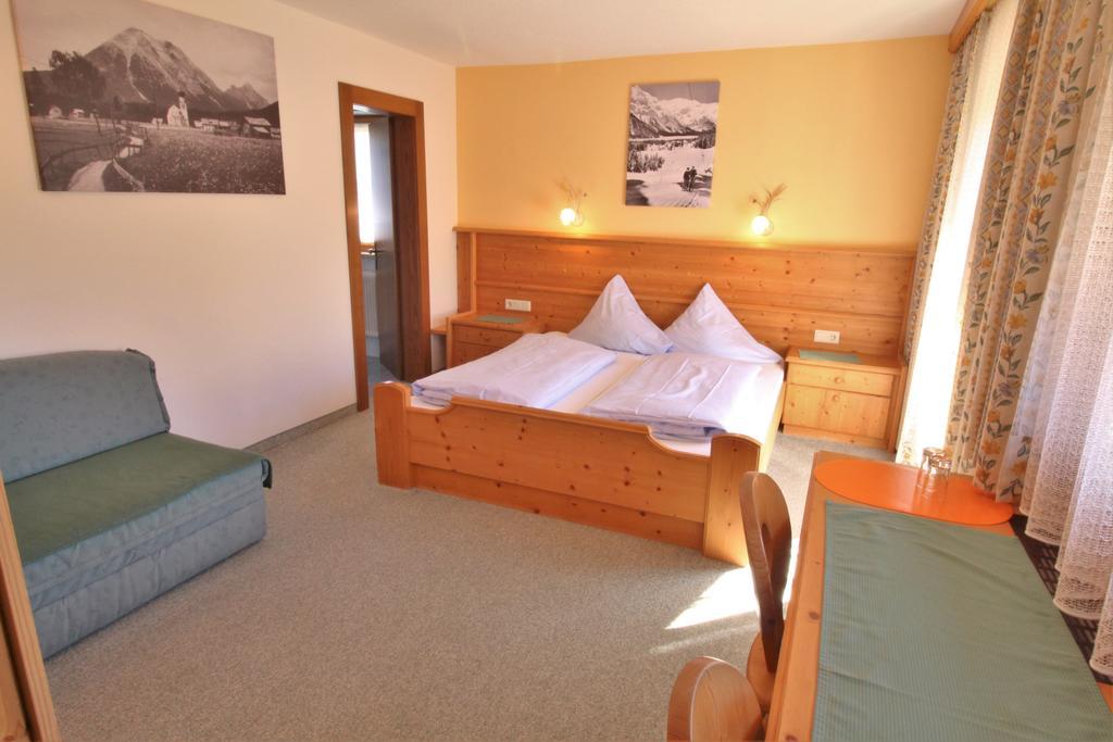 Ivos Sonnenpension Leutasch Buitenkant foto