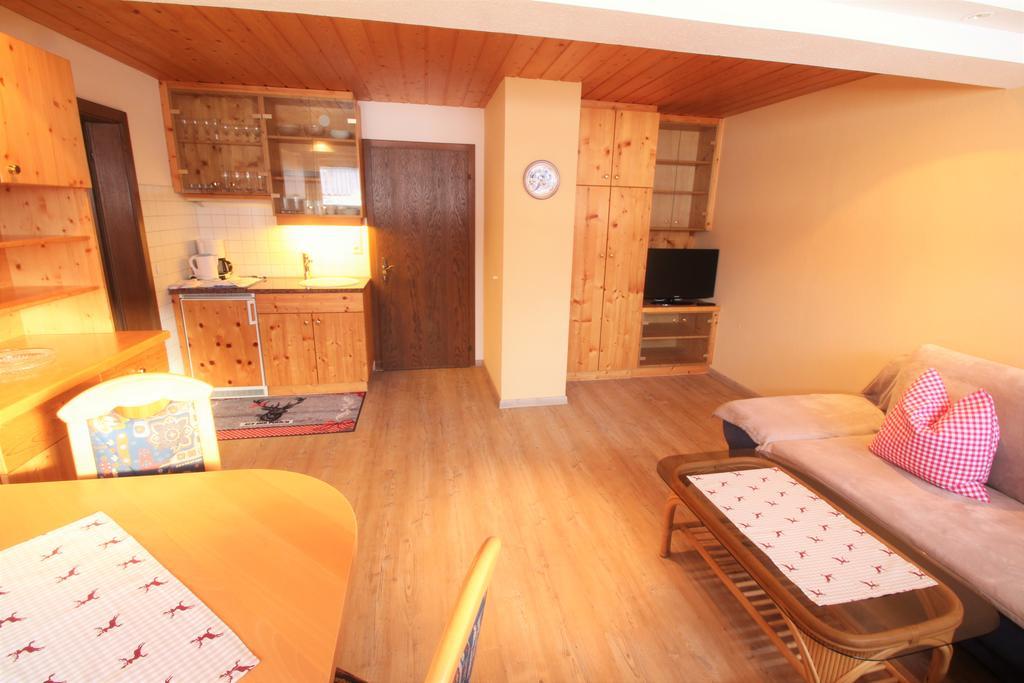 Ivos Sonnenpension Leutasch Buitenkant foto