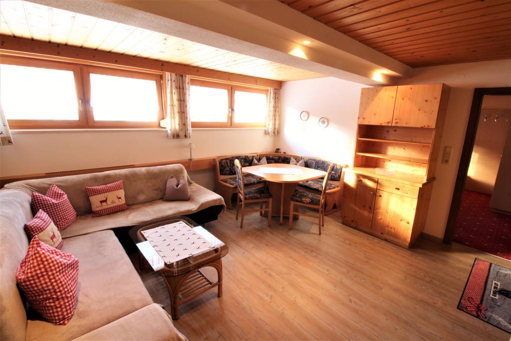 Ivos Sonnenpension Leutasch Buitenkant foto