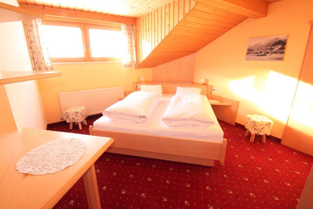 Ivos Sonnenpension Leutasch Buitenkant foto